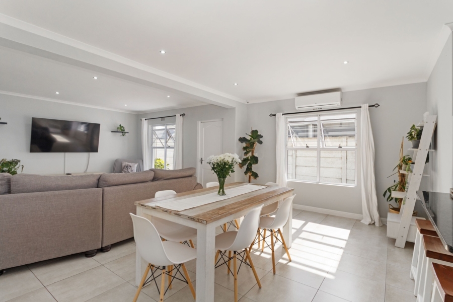 To Let 4 Bedroom Property for Rent in Sunningdale Western Cape